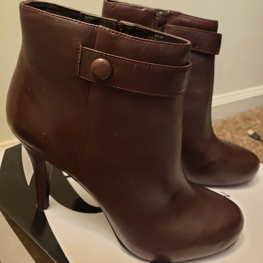 Nine West Gowitho Leather Zip Ankle Booties